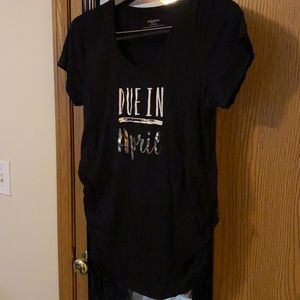 Maternity tshirt “due in April” XL